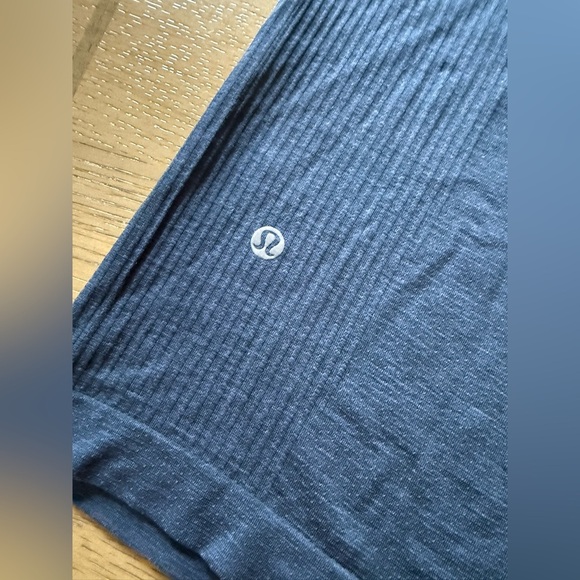 Lululemon Men's Navy Blue Shirt - Picture 2 of 7